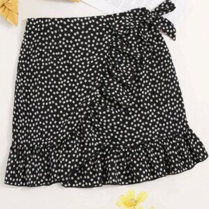 💚Shein Curve Black and White floral ruffled wrap skirt xl